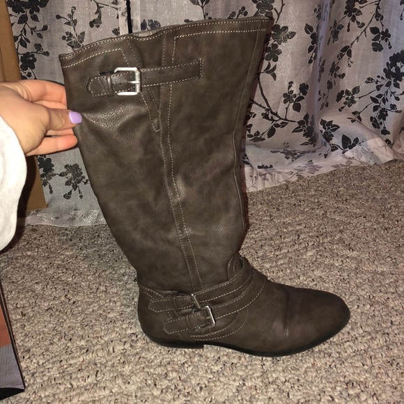 Boots - Picture 4 of 4